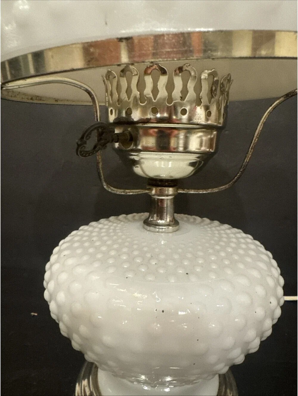 Vintage Hobnail White Milk Glass Electric Table Lamp 15” To Top Of Shade